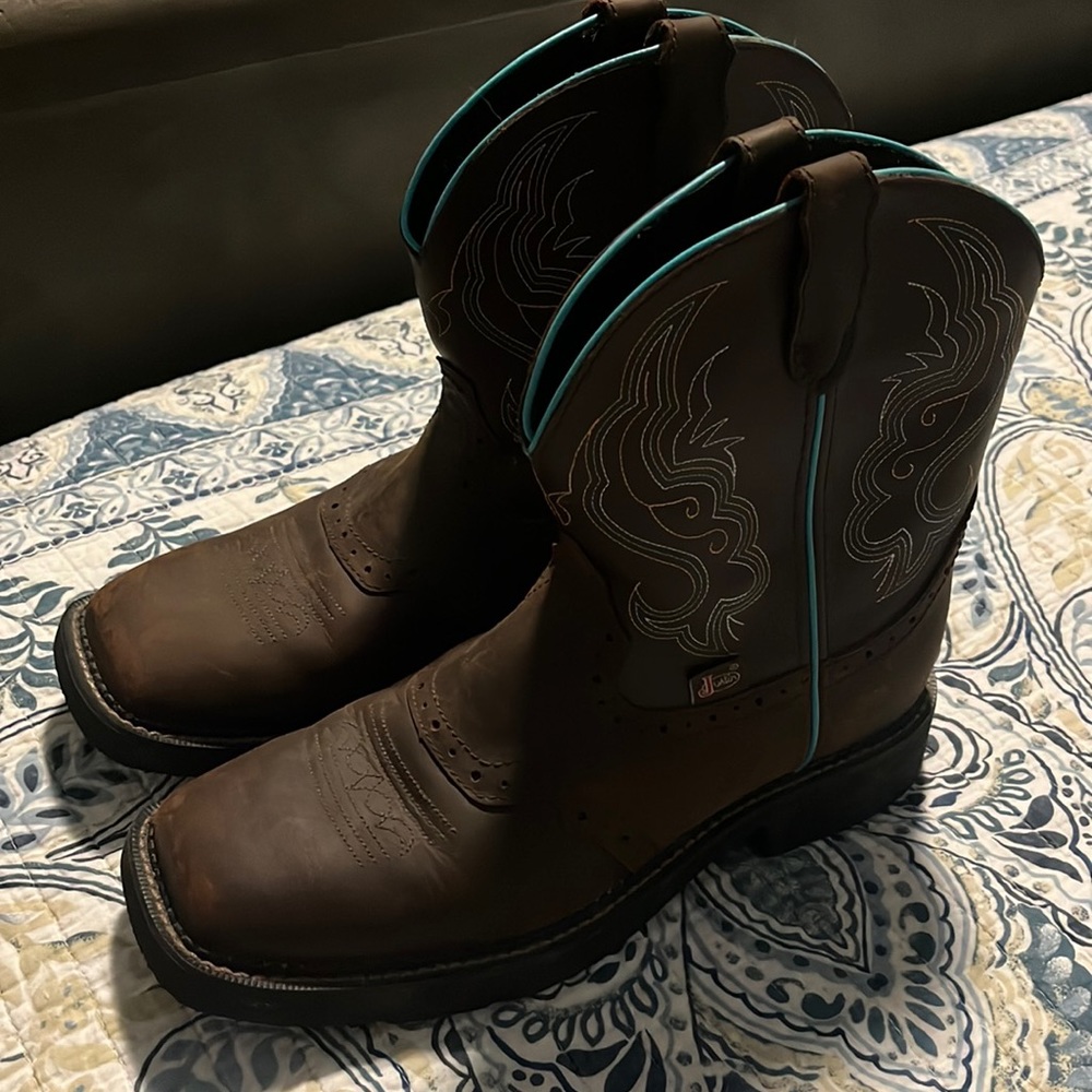 Justin brand boot, like new, size 10B